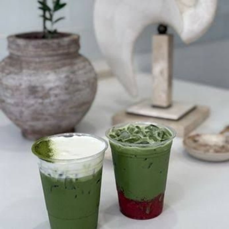 Strawberry Matcha Einspanner